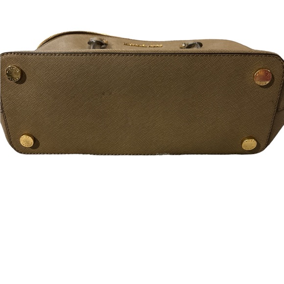 Michael kors satchel - Picture 5 of 6